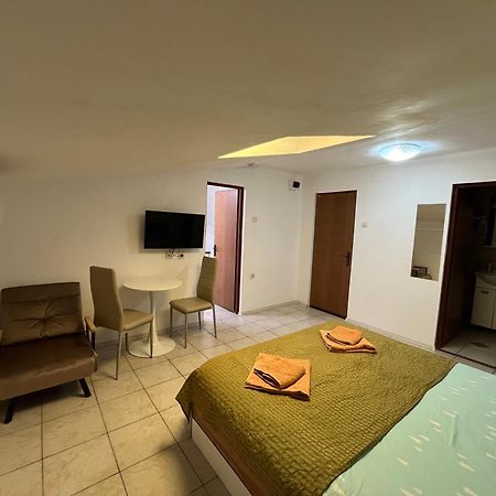 Garsoniere Victor Seaview Aer Conditionat Bucatarie Proprie Primim Carduri Vacanta 150 M De Plaja Reyna Beach Constanţa Extérieur photo