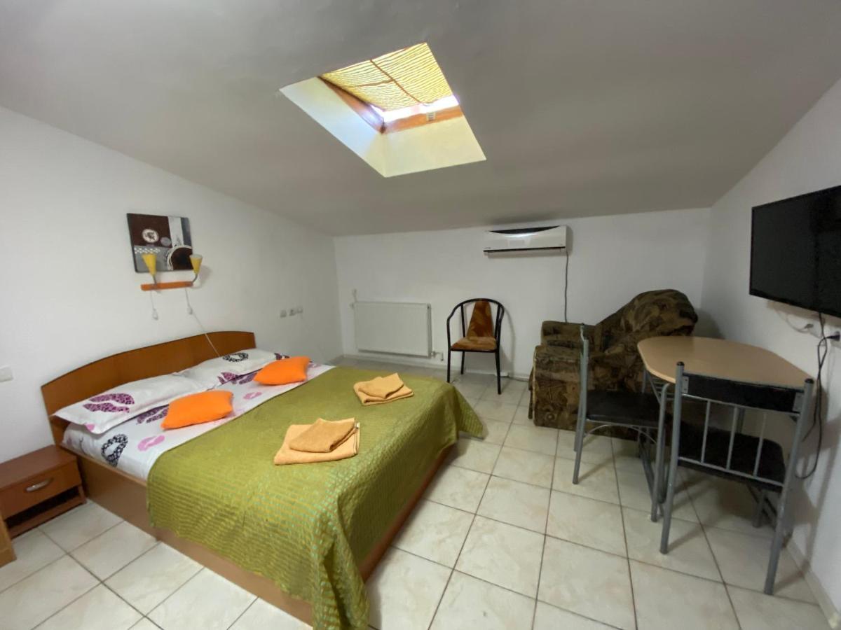 Garsoniere Victor Seaview Aer Conditionat Bucatarie Proprie Primim Carduri Vacanta 150 M De Plaja Reyna Beach Constanţa Extérieur photo